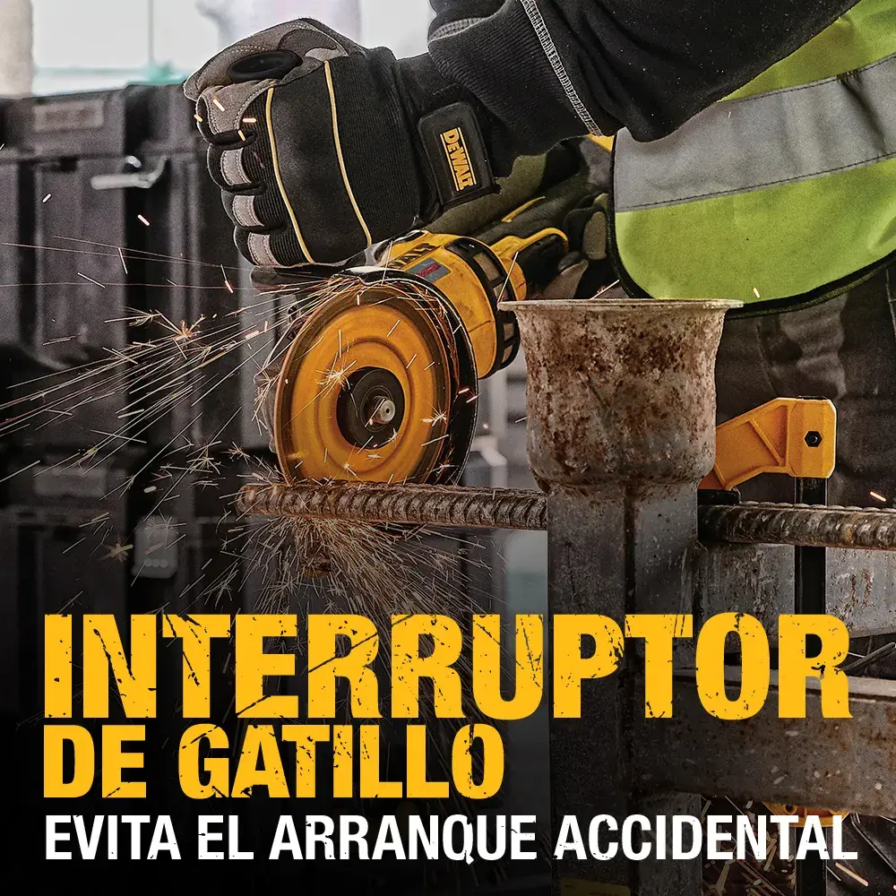 Una persona con guantes de protección utiliza una esmeriladora inalámbrica DEWALT para cortar metal, con chispas visibles. El texto en español dice: 'Interruptor de gatillo. Evita el arranque accidental.'