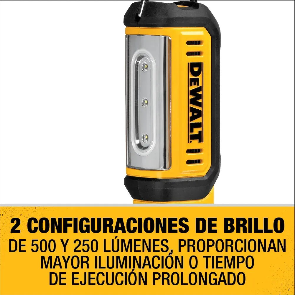 Luz de trabajo portátil DEWALT con diseño amarillo y negro. La imagen incluye una descripción que resalta dos configuraciones de brillo de 500 y 250 lúmenes, ofreciendo mayor iluminación o tiempo de ejecución prolongado.