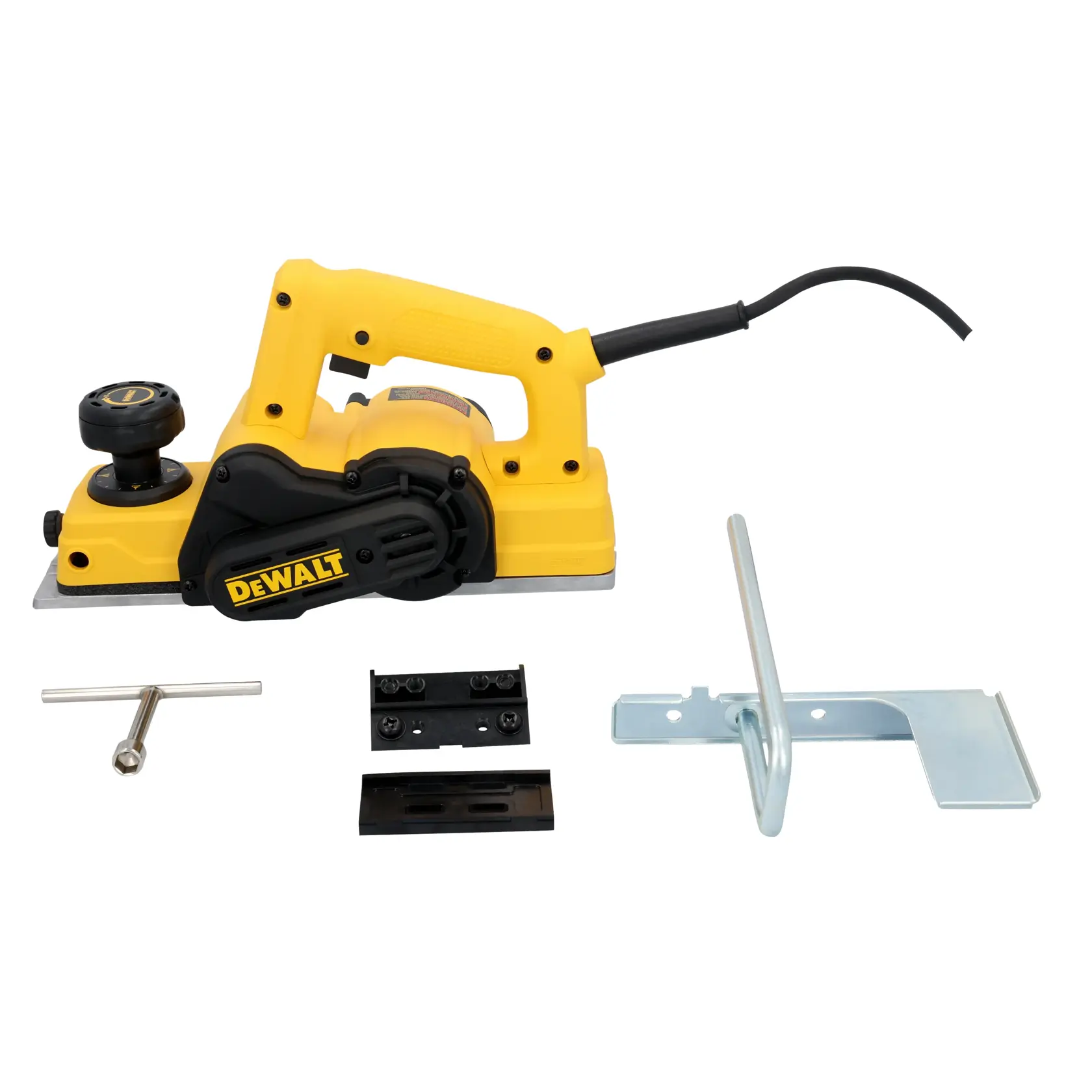 Cepillo eléctrico DEWALT con accesorios como guía metálica, llave y piezas de cuchilla sobre fondo blanco.