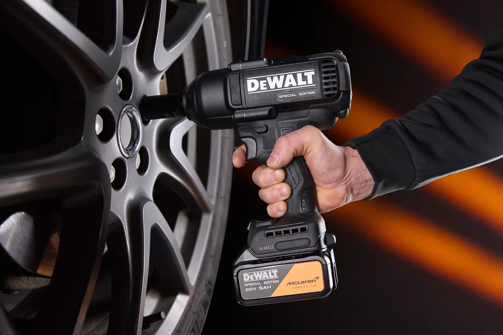 Herramienta DEWALT, SKUs DCF99MP2T-B2, DCF99MP2T-AR, DCF99MP2T-B3, DCF99MP2T-BR, DCF99MP2T, en rueda.