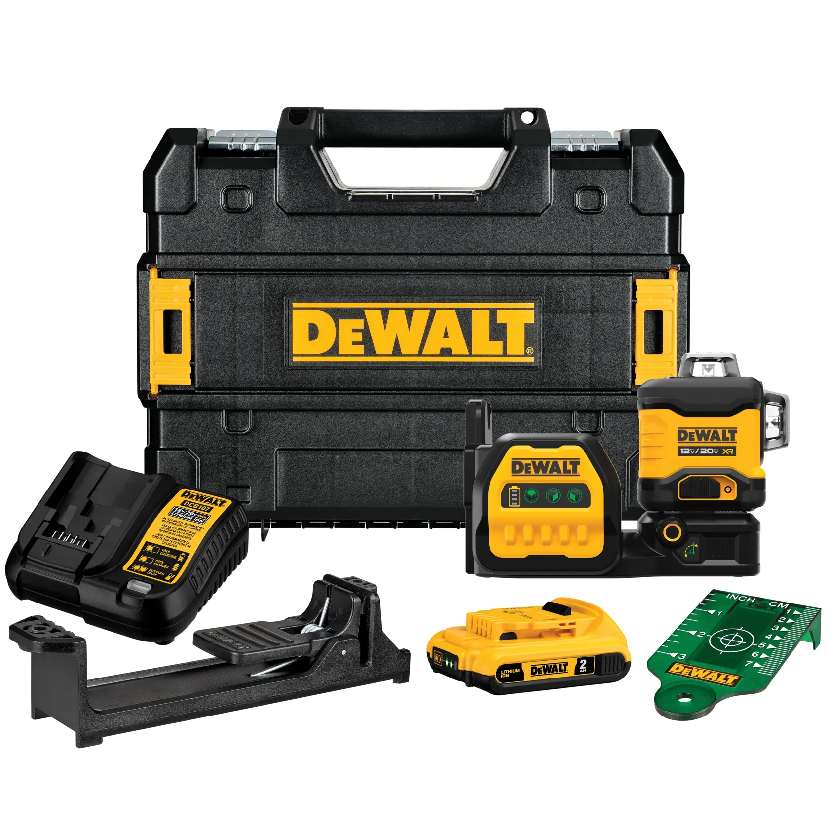 Un kit de herramientas DEWALT que incluye un estuche de transporte negro y amarillo, un nivel láser, un cargador de batería, una batería, un soporte de montaje y una placa verde para mediciones.