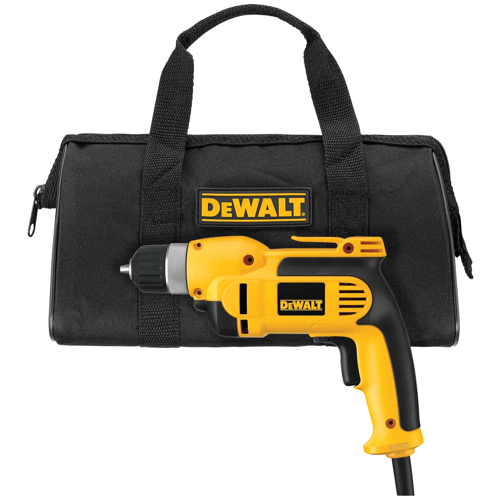 Un taladro con cable amarillo y negro DEWALT colocado frente a una bolsa de transporte negra con el logotipo de DEWALT.