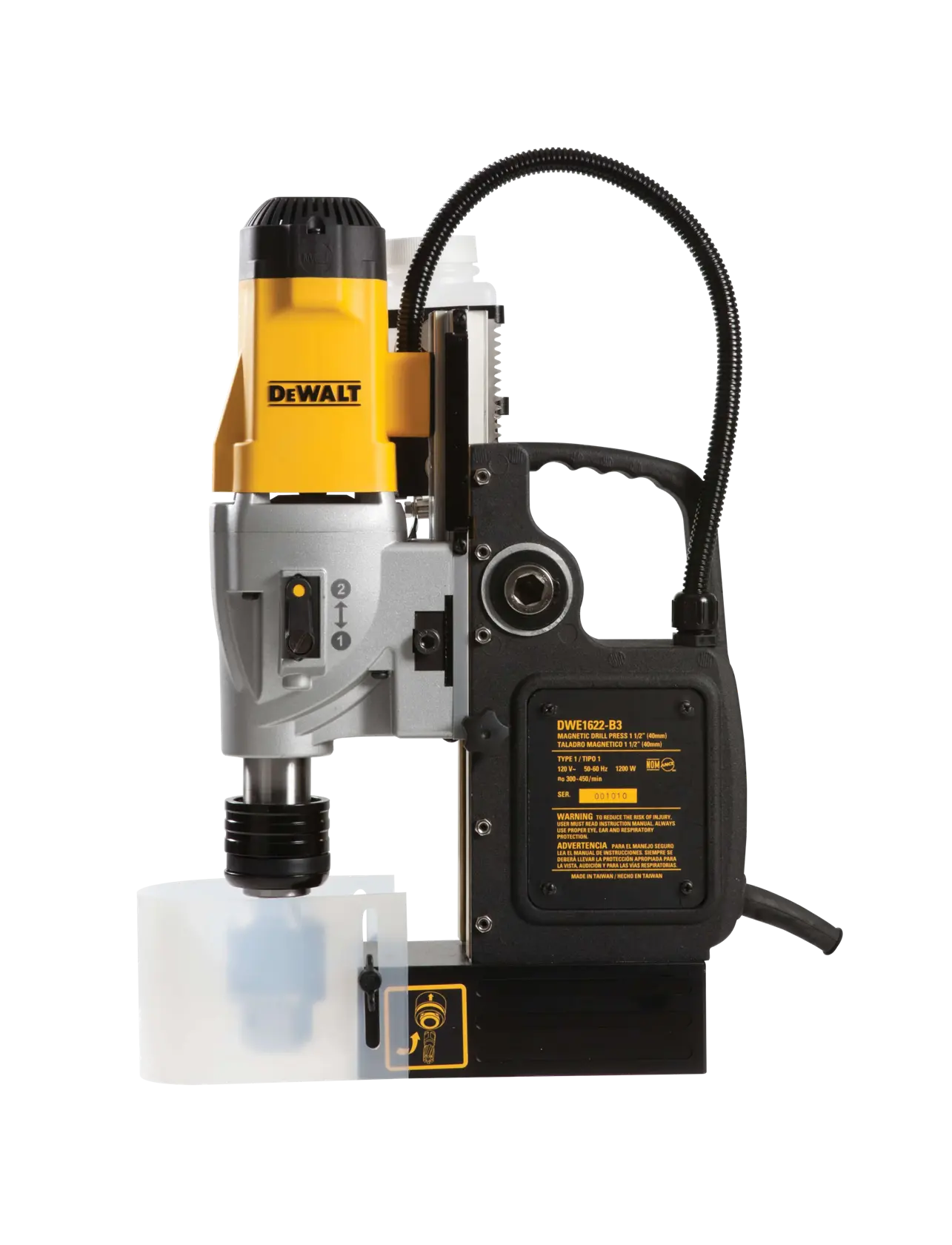 Una máquina taladradora magnética DEWALT DWE1622K, vista de lado, con colores característicos amarillo y negro, incluye un mango, cable de alimentación y panel de control.