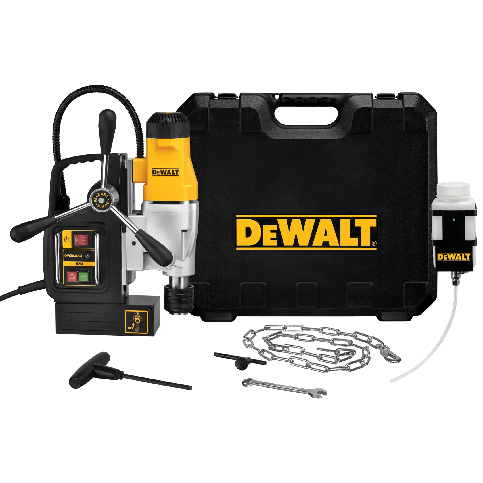 Kit de taladro magnético DEWALT DWE1622K que incluye el taladro, una caja de transporte negra con el logotipo de DEWALT, una botella de refrigerante, una cadena, una llave, una herramienta en T y otros accesorios colocados frente a la caja.