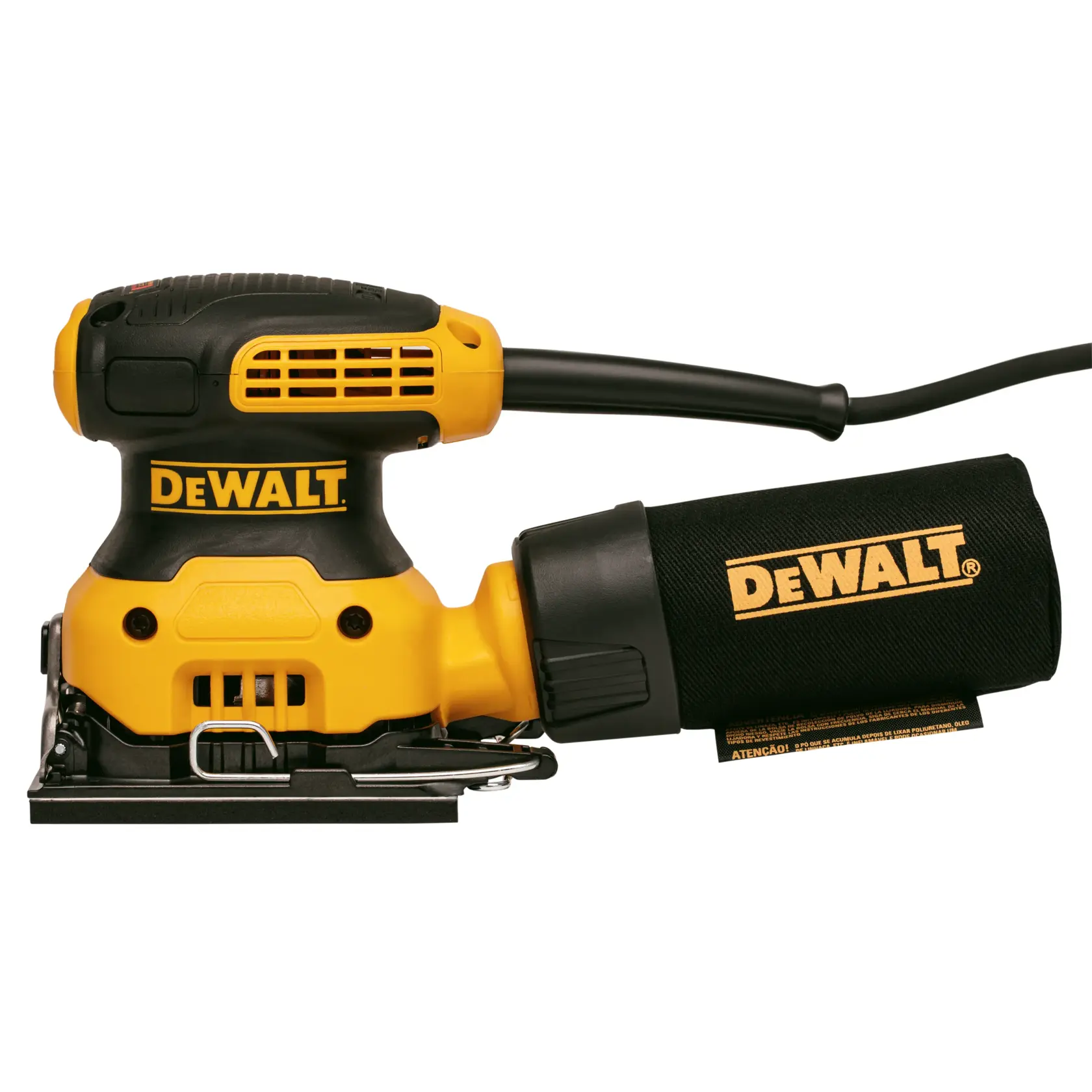 Una lijadora eléctrica DEWALT amarilla y negra con bolsa recolectora de polvo y cable de alimentación adjunto, mostrada sobre un fondo blanco.