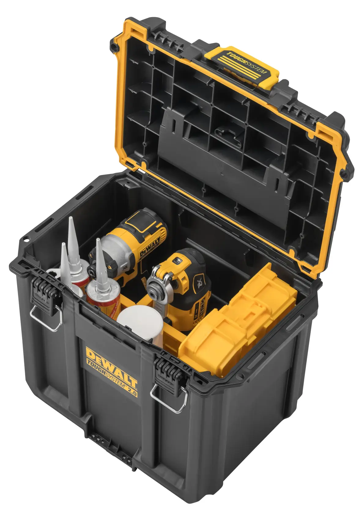 Una caja de herramientas DEWALT ToughSystem con la tapa abierta, mostrando varias herramientas y accesorios almacenados dentro, incluyendo herramientas eléctricas, recipientes y un estuche amarillo.